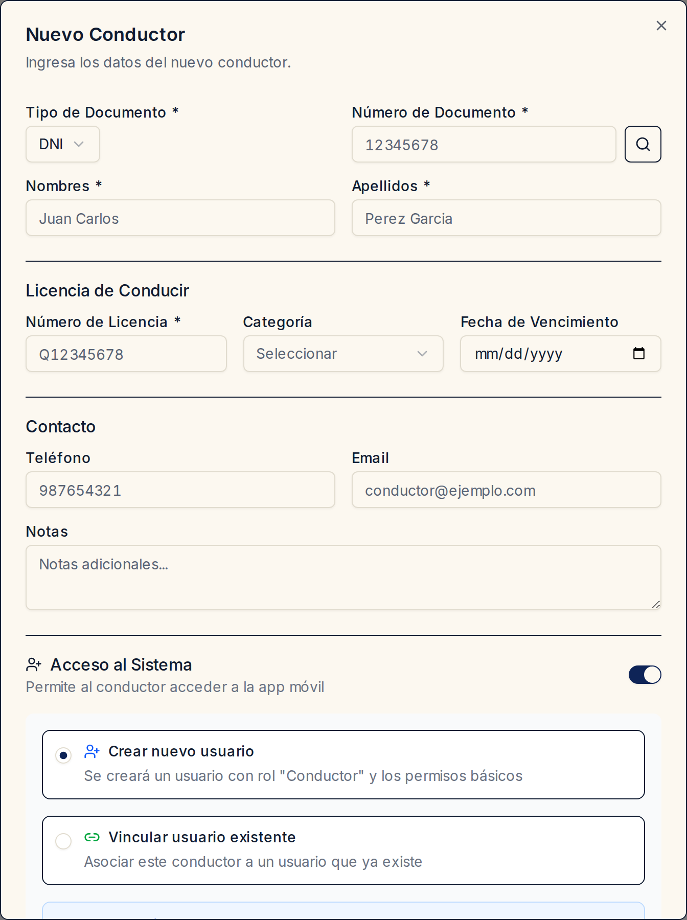 Formulario de nuevo conductor con el interruptor Acceso al Sistema encendido, mostrando las dos opciones: crear un usuario nuevo con rol Conductor, o vincular un usuario que ya existe.